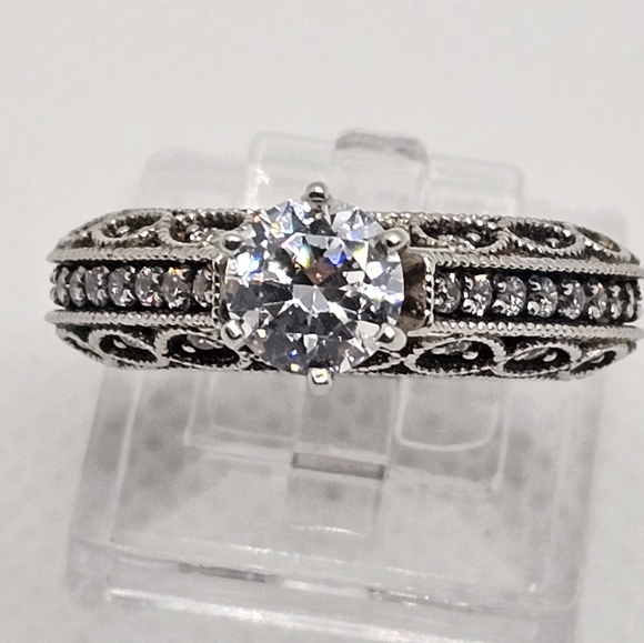 Gems En Vogue Jewelry - Stunning Designer Zircon Ring Sz 6 !